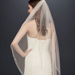 Delicate Scattered Crystal Fingertip Veil